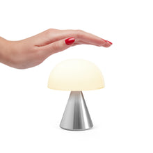 Lade das Bild in den Galerie-Viewer, Mina M LED Lampe
